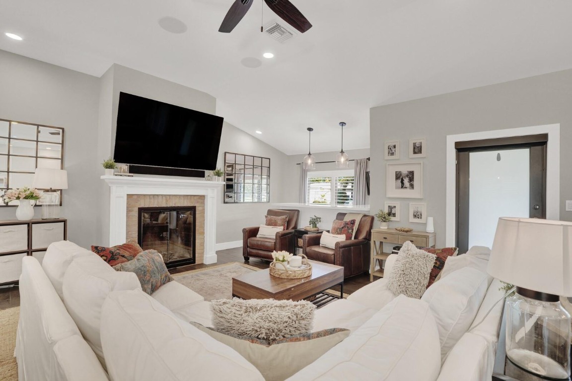 CORAL SHORES - Residential