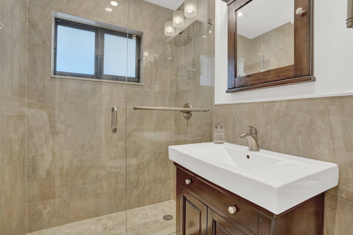 CORAL SHORES - Residential