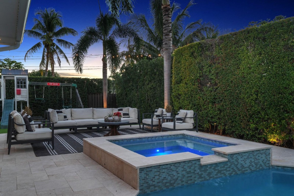 CORAL SHORES - Residential