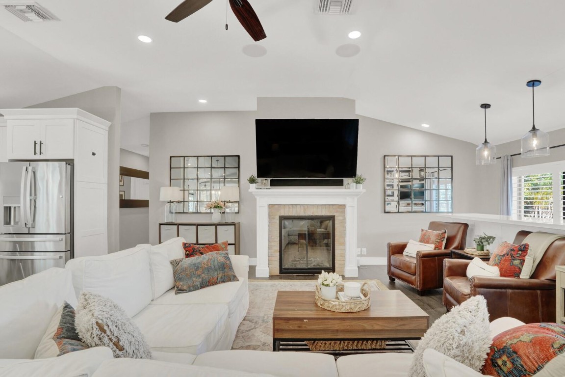 CORAL SHORES - Residential