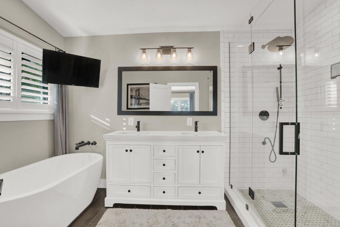 CORAL SHORES - Residential