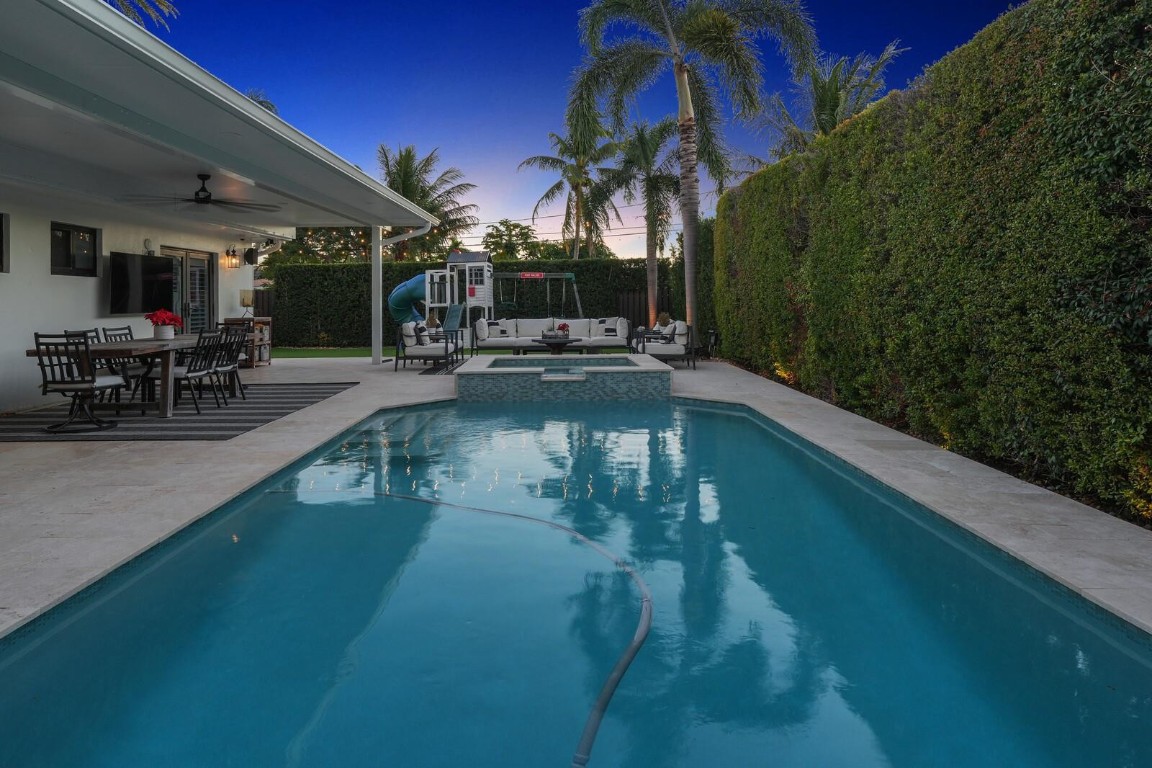 CORAL SHORES - Residential