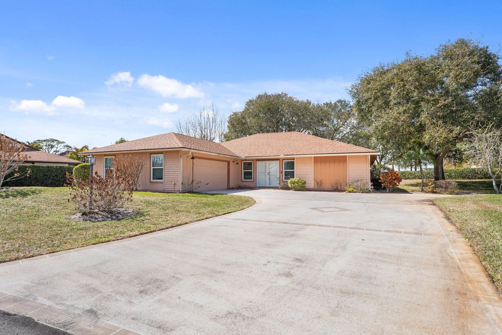 Photo of 6581 SE Nantucket Court, Hobe Sound, FL 33455 (MLS # R11169302)
