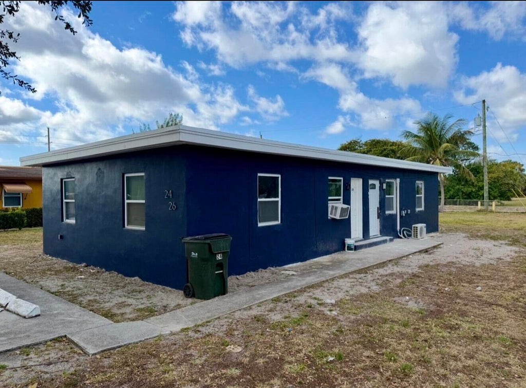 Photo of 24 SW 10th Avenue, Delray Beach, FL 33444 (MLS # B26047716)