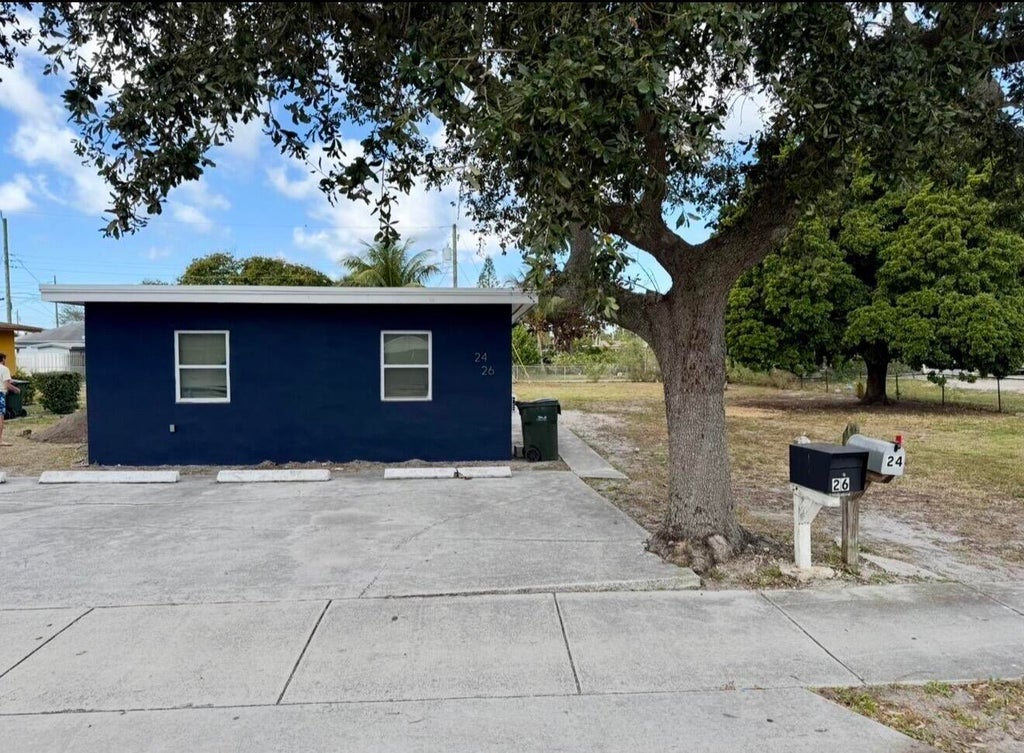 Photo of 24 SW 10th Avenue, Delray Beach, FL 33444 (MLS # B26047716)