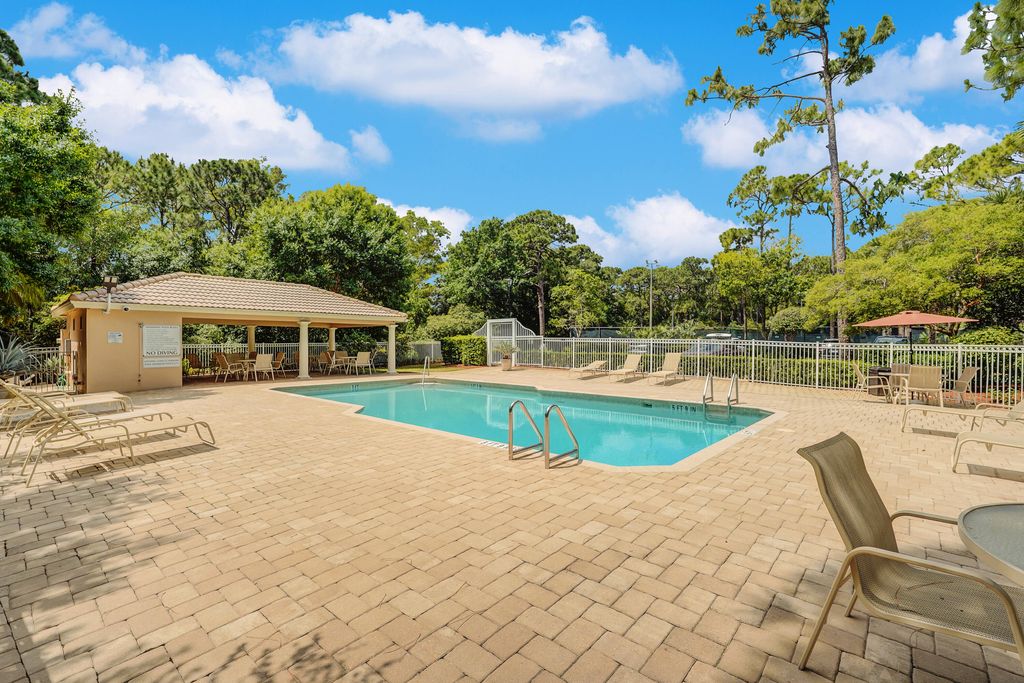 Photo of 469 Woodview Circle, Palm Beach Gardens, FL 33418 (MLS # R11001472)