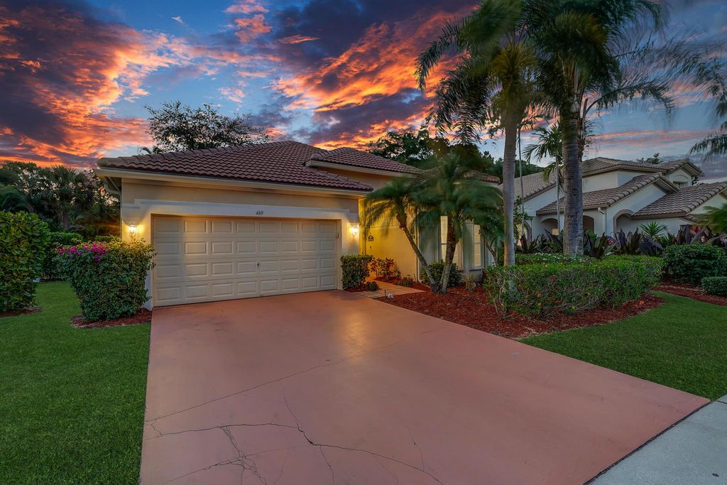 Photo of 469 Woodview Circle, Palm Beach Gardens, FL 33418 (MLS # R11001472)