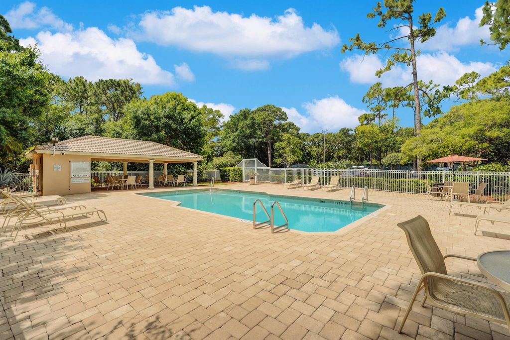 Photo of 469 Woodview Circle, Palm Beach Gardens, FL 33418 (MLS # R11001472)