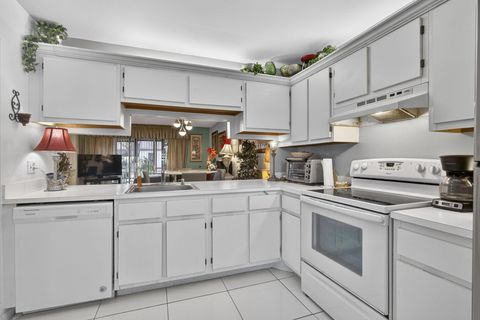 Tiny photo for 3593 Crab Apple Trail #B, Lake Worth, FL 33467 (MLS # R11163433)