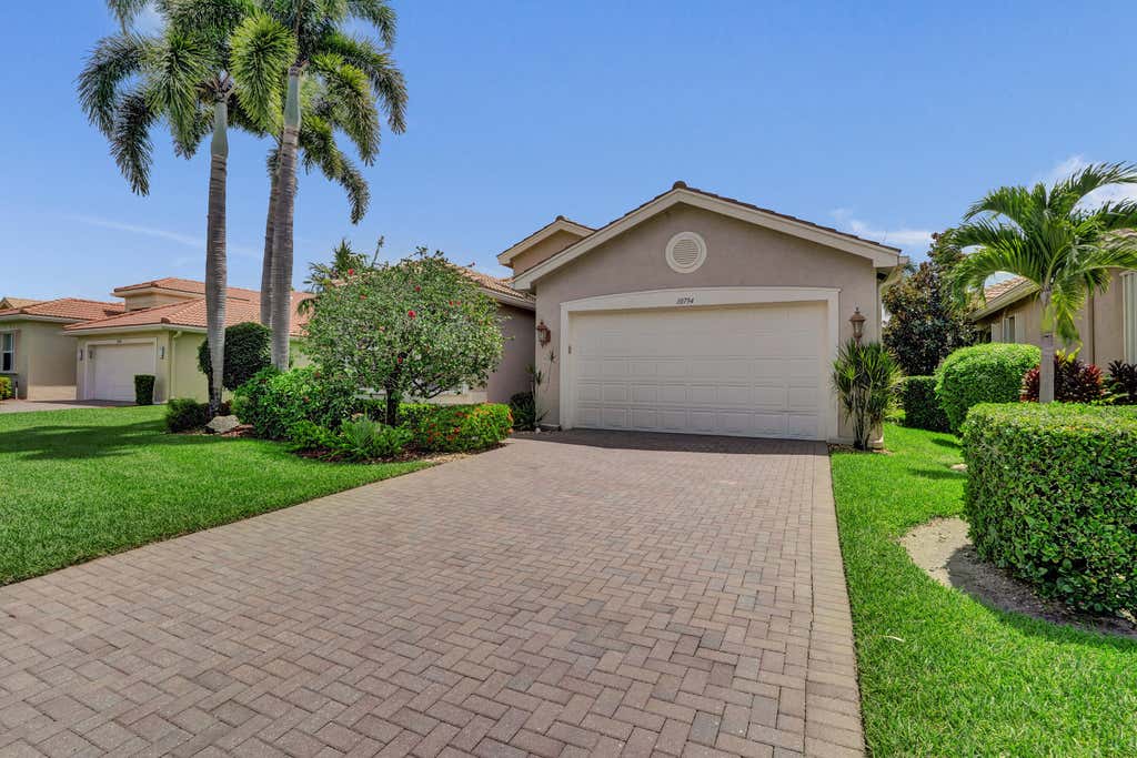Photo of 10794 REDLAKE Isle, Boynton Beach, FL 33473 (MLS # B26058941)