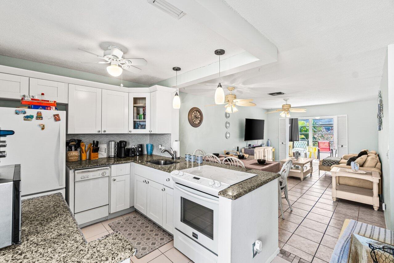 VILLAGE ROYALE CONDO 2 - Residential Lease