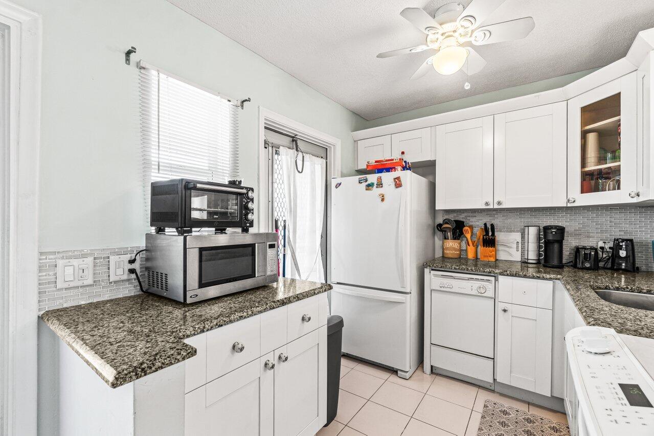 VILLAGE ROYALE CONDO 2 - Residential Lease