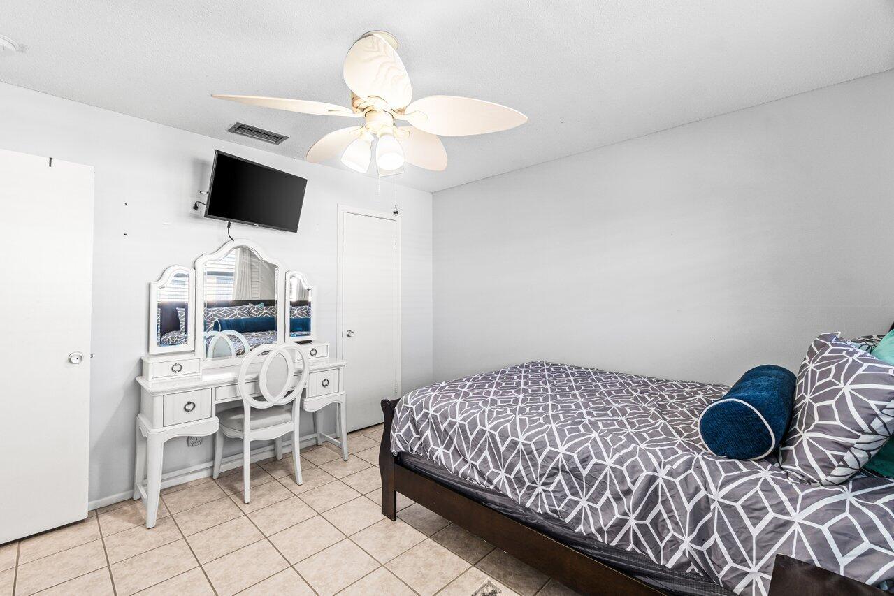 VILLAGE ROYALE CONDO 2 - Residential Lease