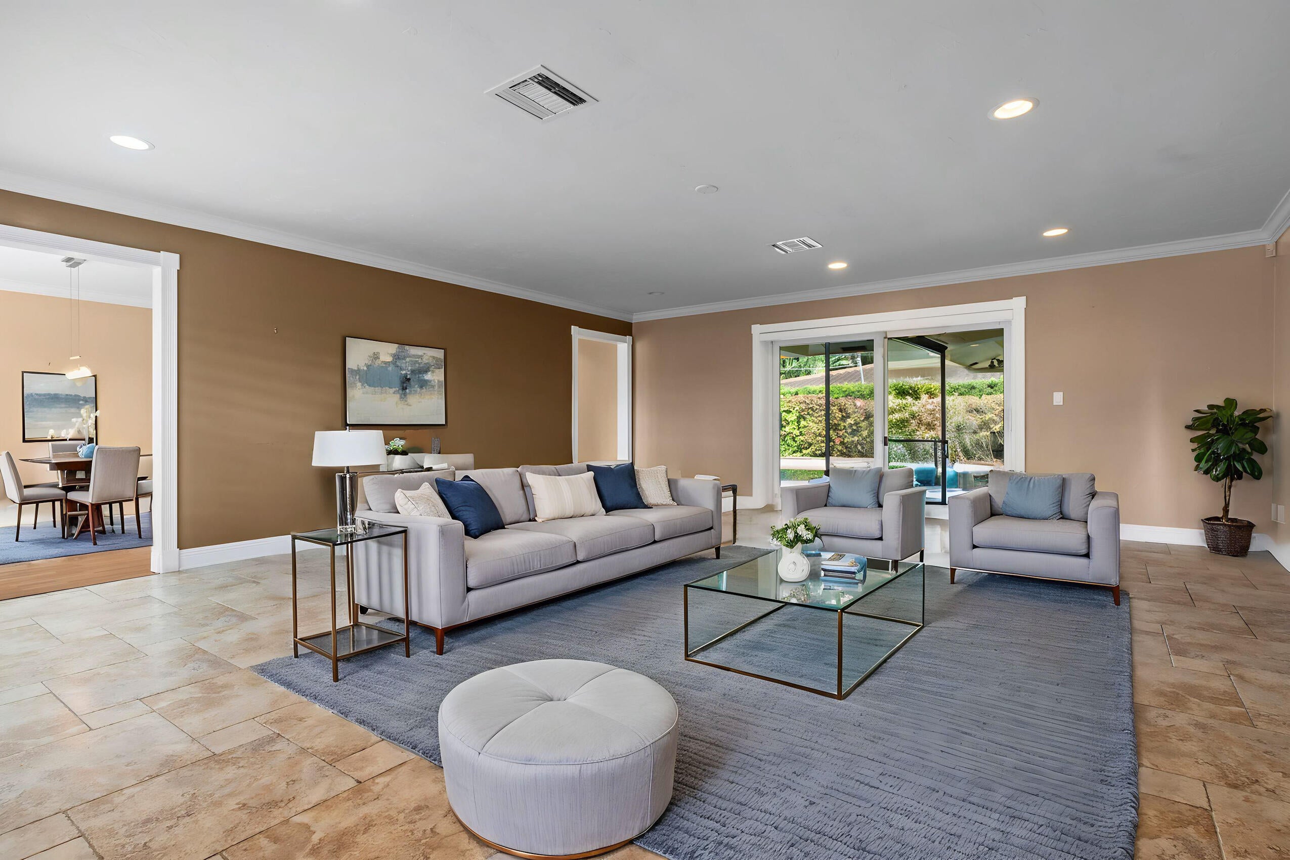 2733 NE 35th Court