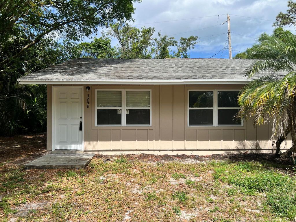 Photo of 3258 S 7th Street, Fort Pierce, FL 34982 (MLS # R11082002)
