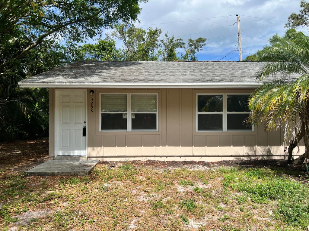 Photo of 3258 S 7th Street, Fort Pierce, FL 34982 (MLS # R11082002)