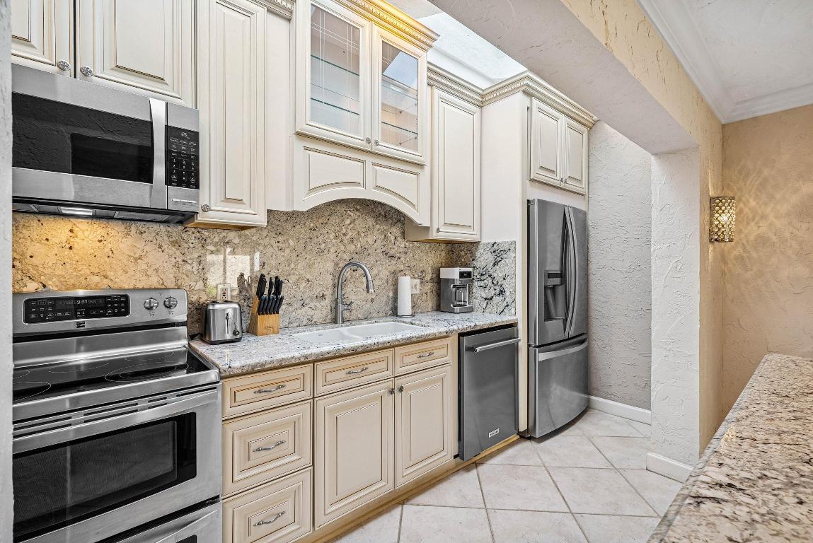 PATIOS DEL MAR - Residential