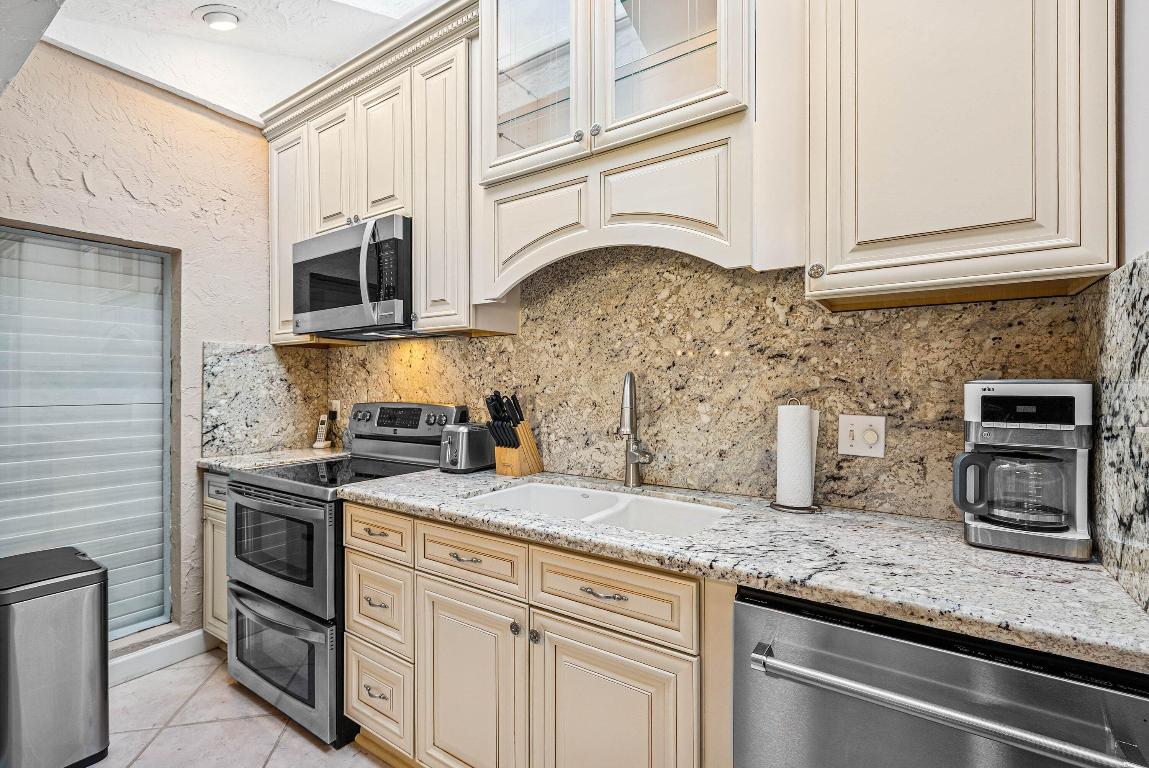 PATIOS DEL MAR - Residential