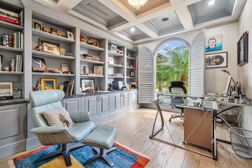 ROYAL PALM YACHT & COUNTRY CLUB - Residential