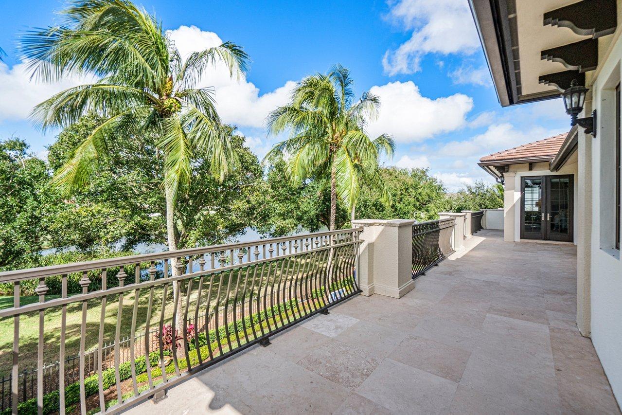 ROYAL PALM YACHT & COUNTRY CLUB - Residential