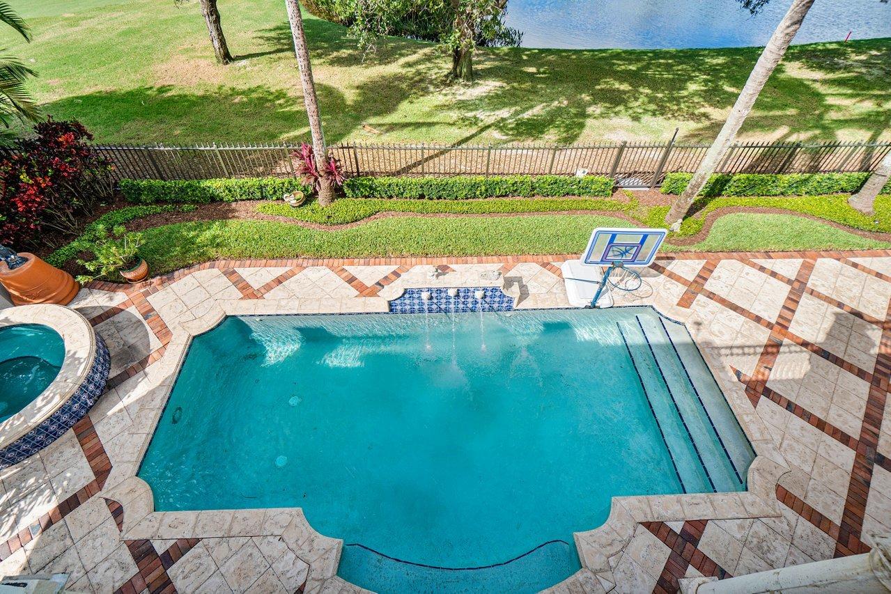 ROYAL PALM YACHT & COUNTRY CLUB - Residential