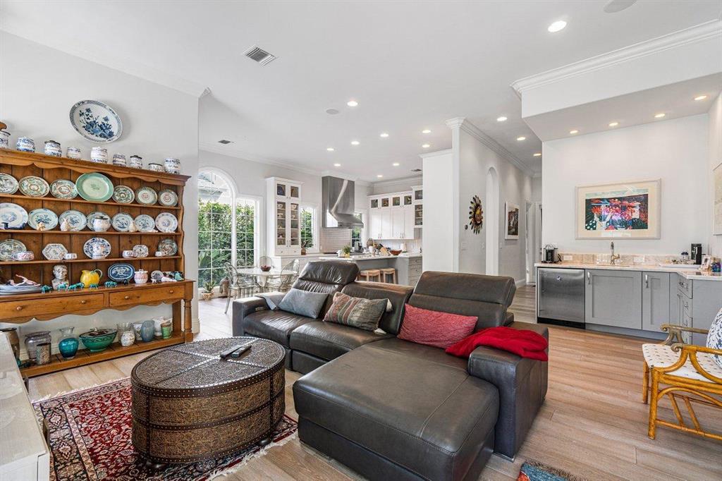 ROYAL PALM YACHT & COUNTRY CLUB - Residential