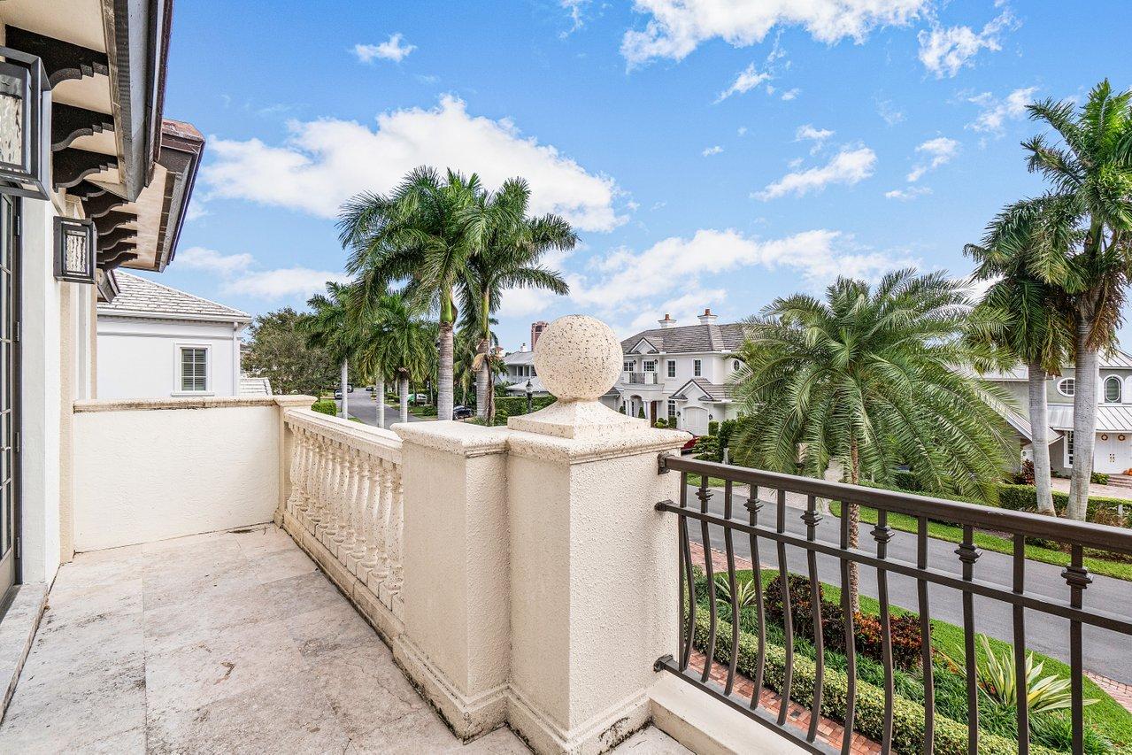 ROYAL PALM YACHT & COUNTRY CLUB - Residential