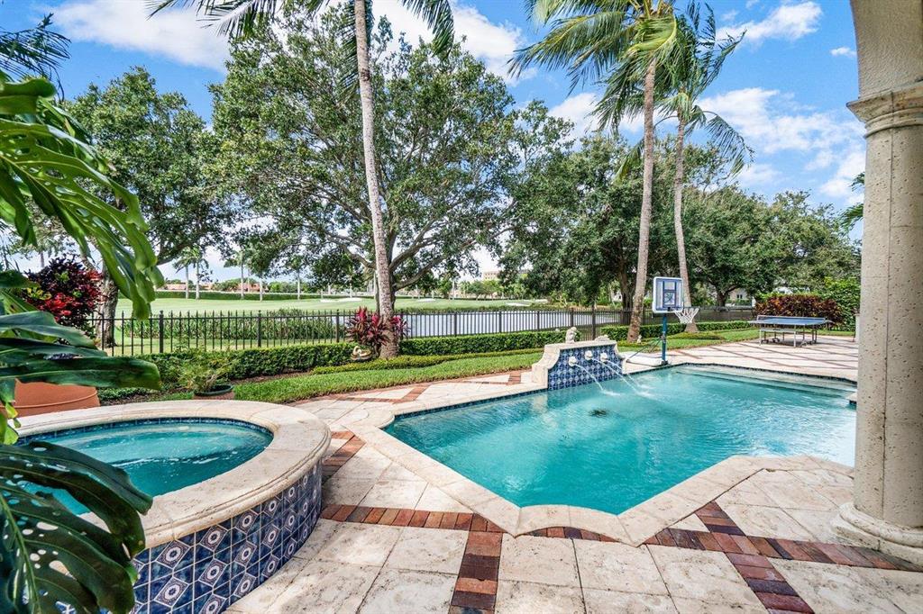 ROYAL PALM YACHT & COUNTRY CLUB - Residential