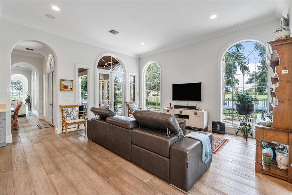 ROYAL PALM YACHT & COUNTRY CLUB - Residential