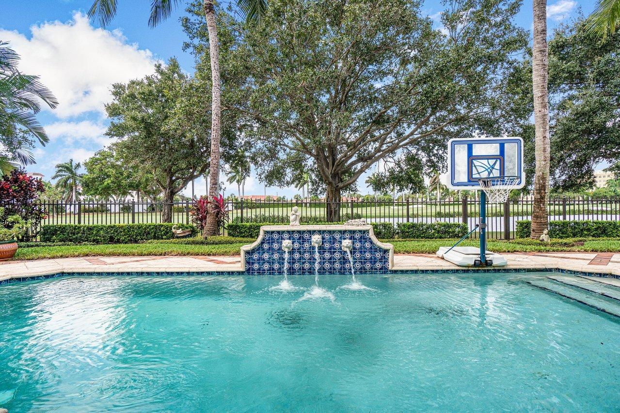 ROYAL PALM YACHT & COUNTRY CLUB - Residential
