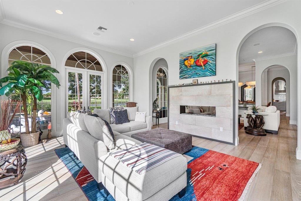 ROYAL PALM YACHT & COUNTRY CLUB - Residential