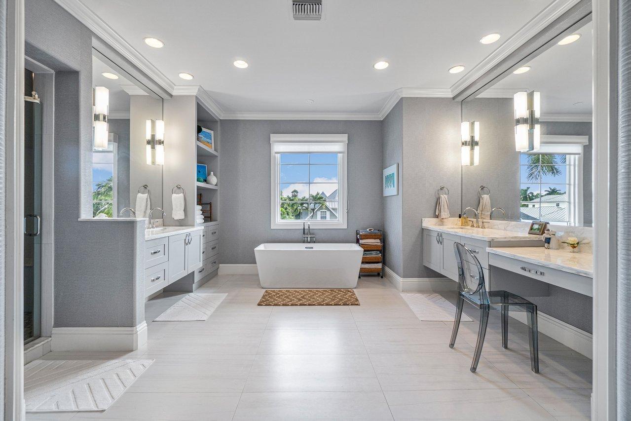 ROYAL PALM YACHT & COUNTRY CLUB - Residential