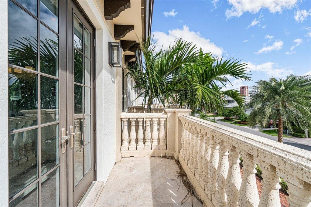 ROYAL PALM YACHT & COUNTRY CLUB - Residential