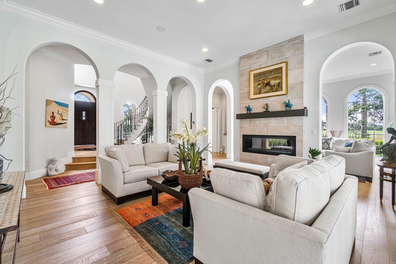 ROYAL PALM YACHT & COUNTRY CLUB - Residential