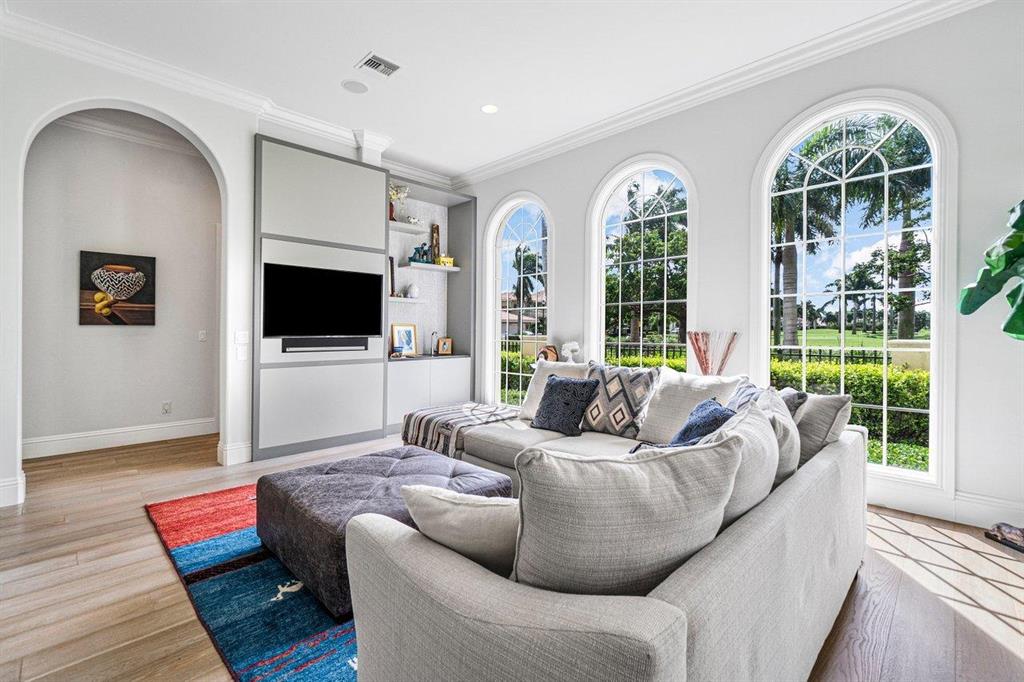 ROYAL PALM YACHT & COUNTRY CLUB - Residential