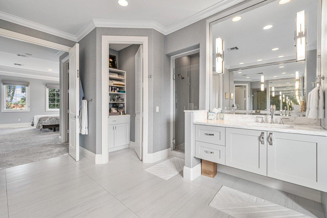 ROYAL PALM YACHT & COUNTRY CLUB - Residential