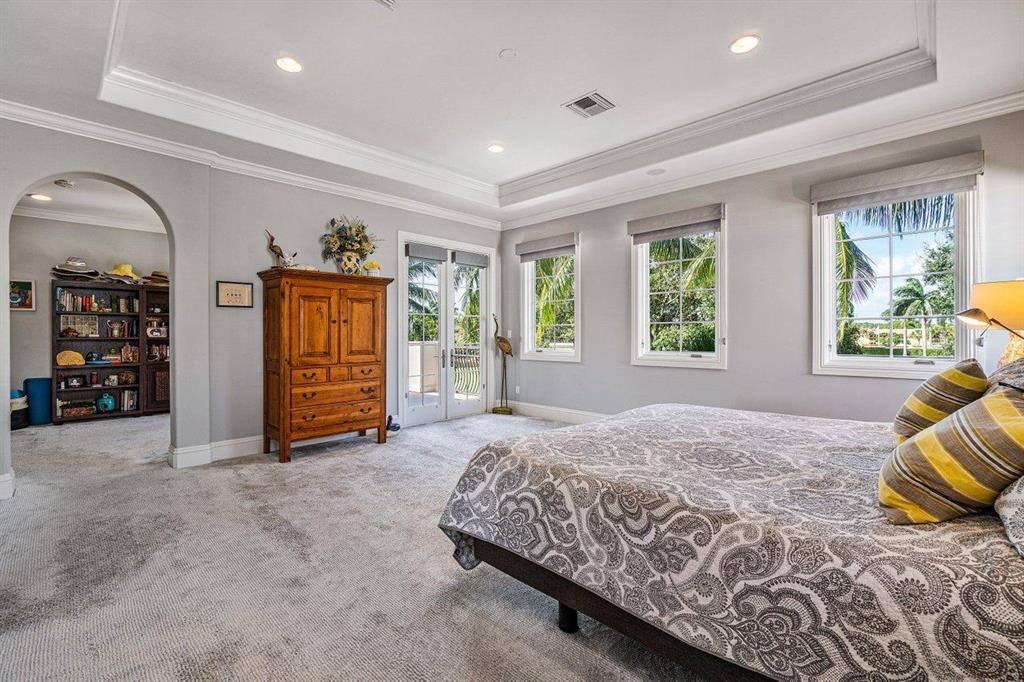 ROYAL PALM YACHT & COUNTRY CLUB - Residential