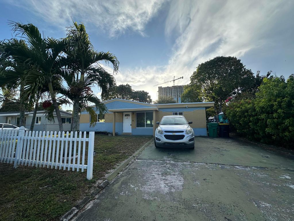 Photo of 4843 SW 44th Terrace, Dania Beach, FL 33314 (MLS # R11168430)