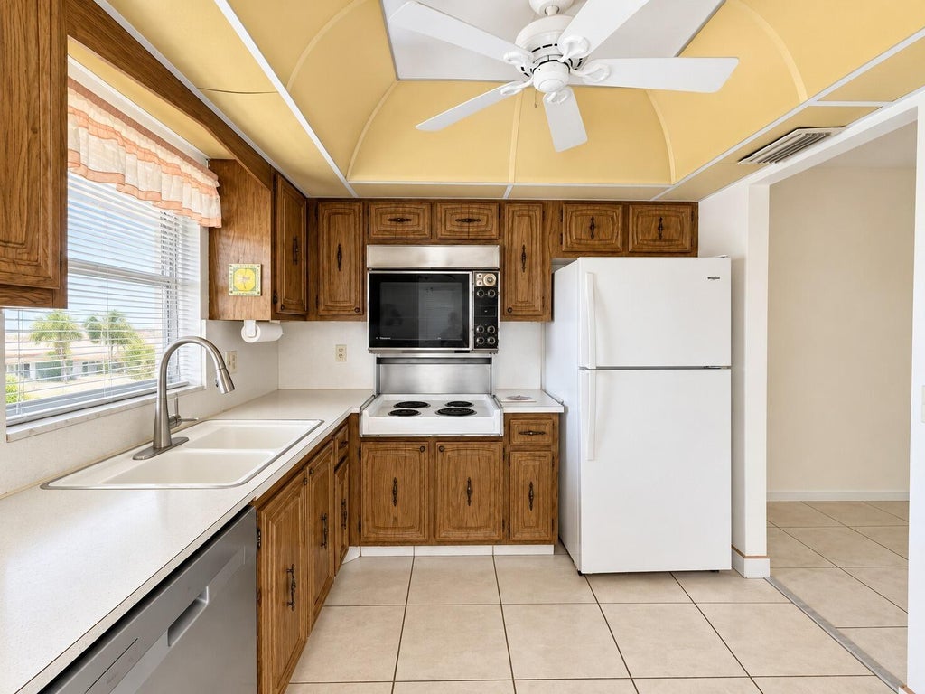 Photo of 5300 WASHINGTON Street #S313, Hollywood, FL 33021 (MLS # B26092828)
