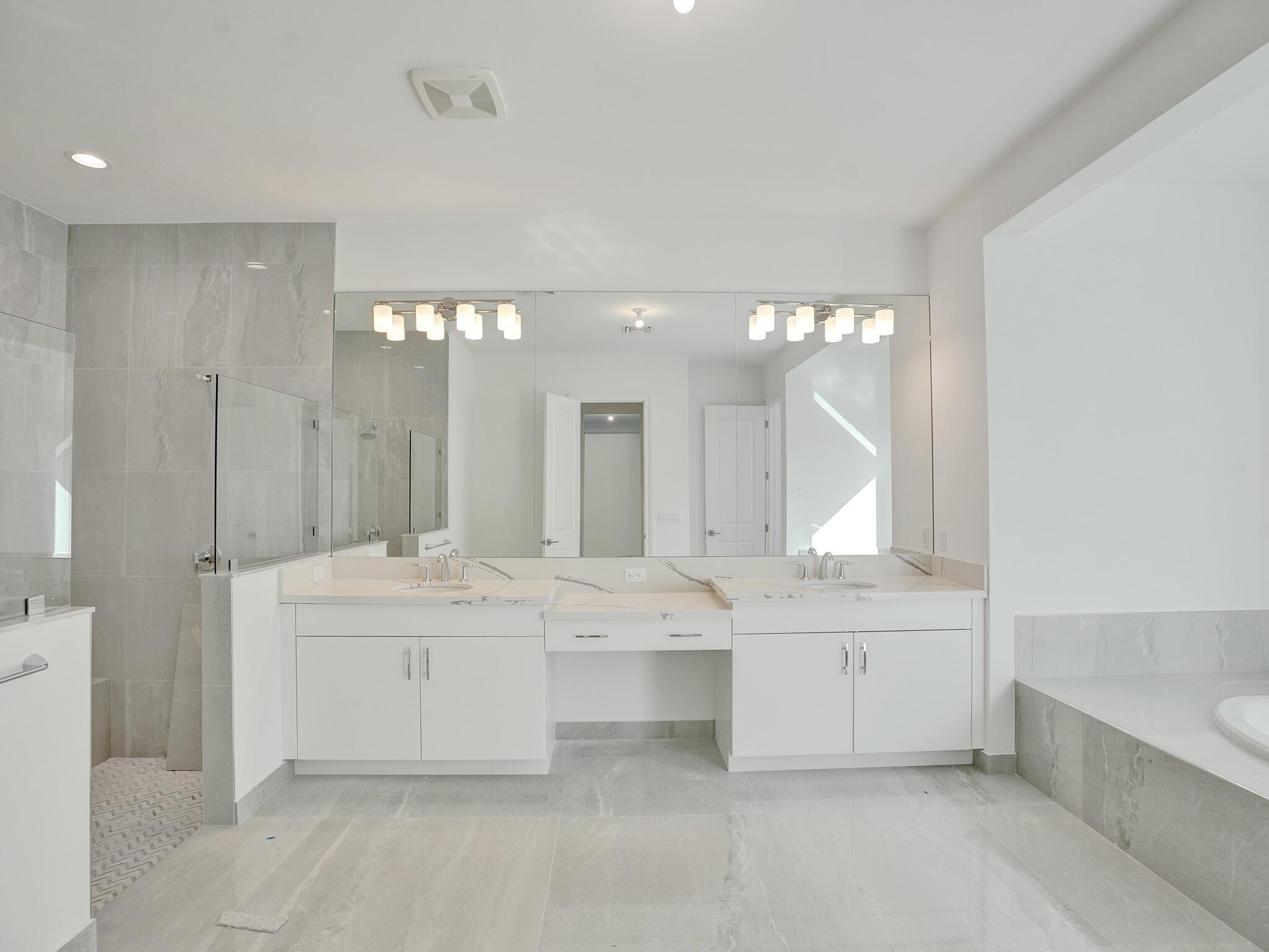 ROYAL PALM POLO - Residential