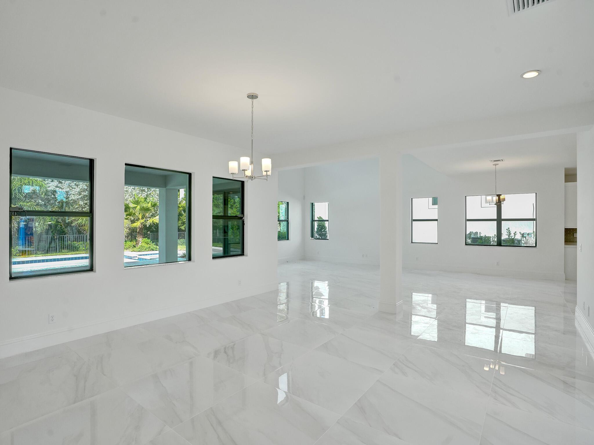 ROYAL PALM POLO - Residential