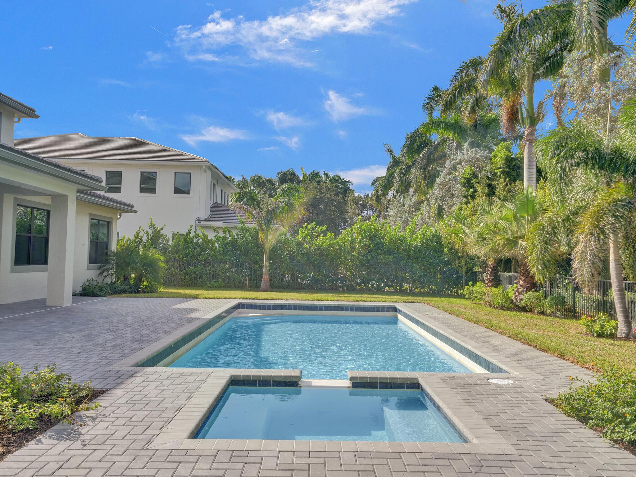 ROYAL PALM POLO - Residential