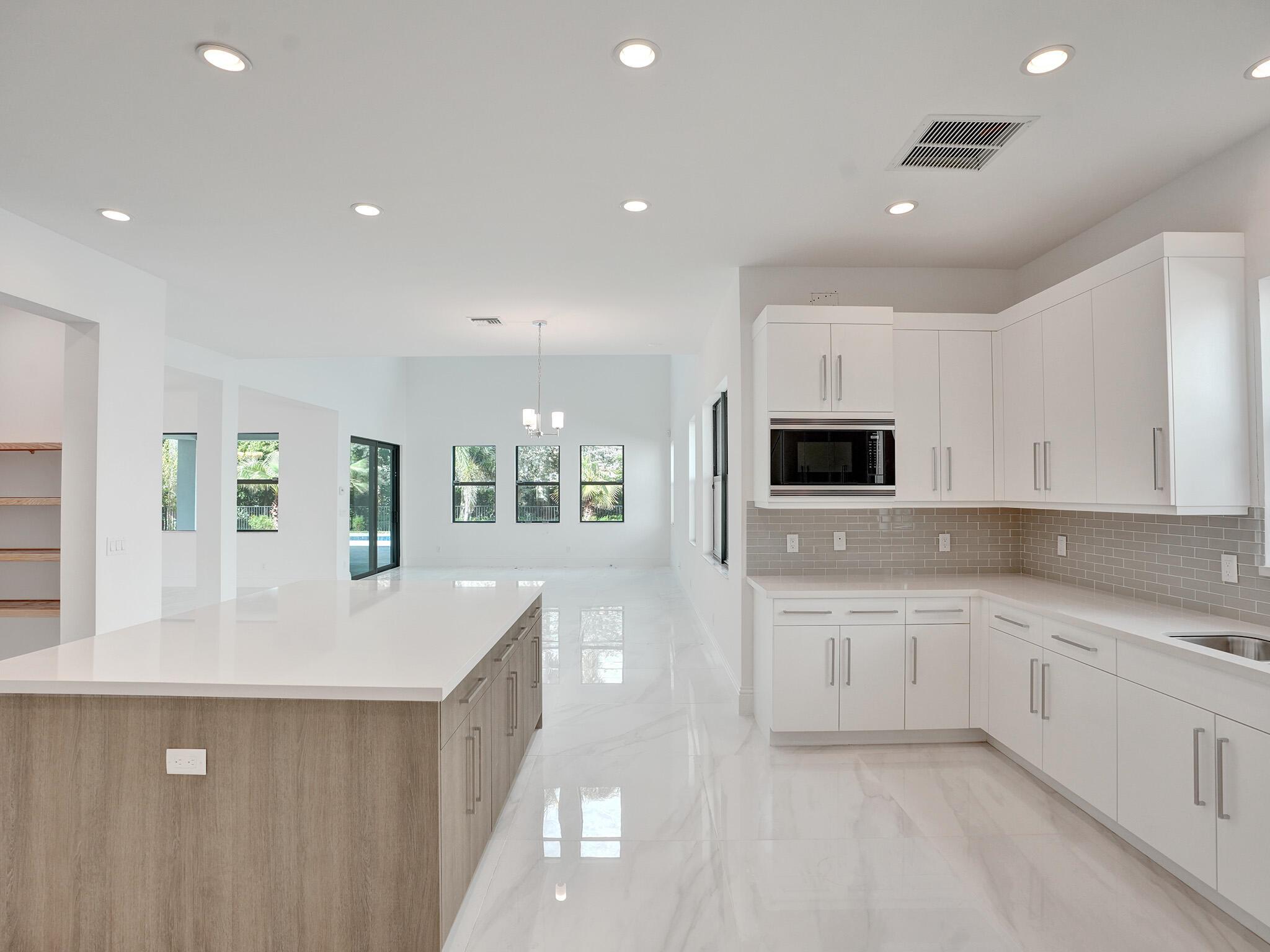 ROYAL PALM POLO - Residential