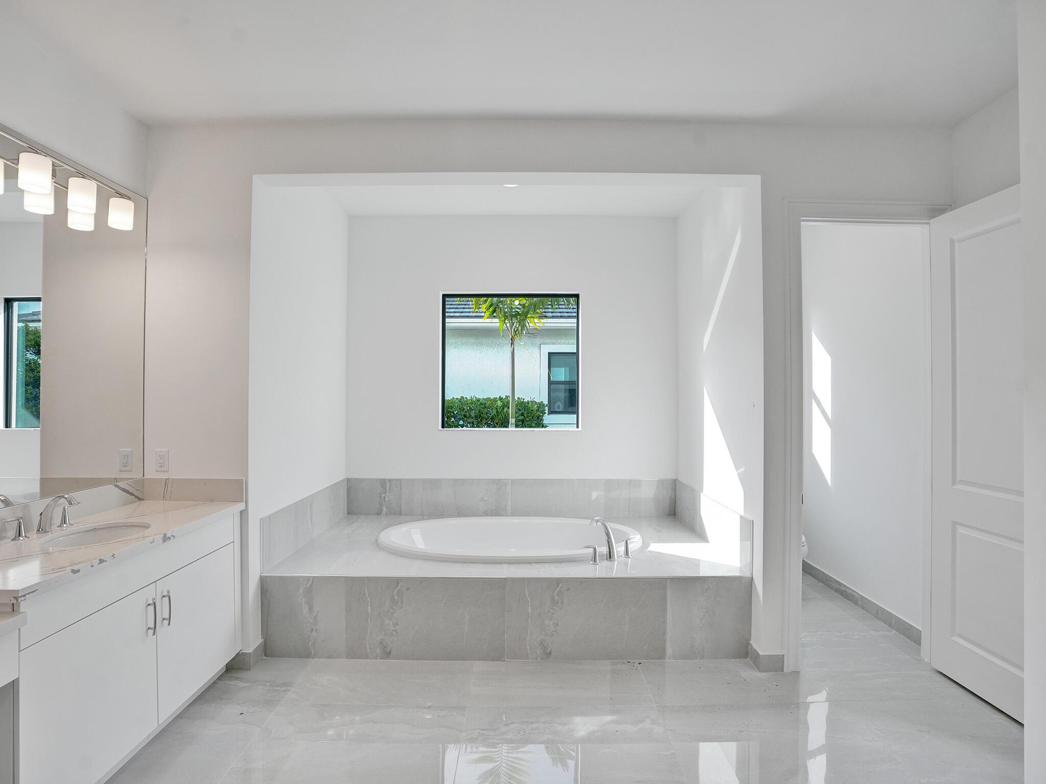 ROYAL PALM POLO - Residential