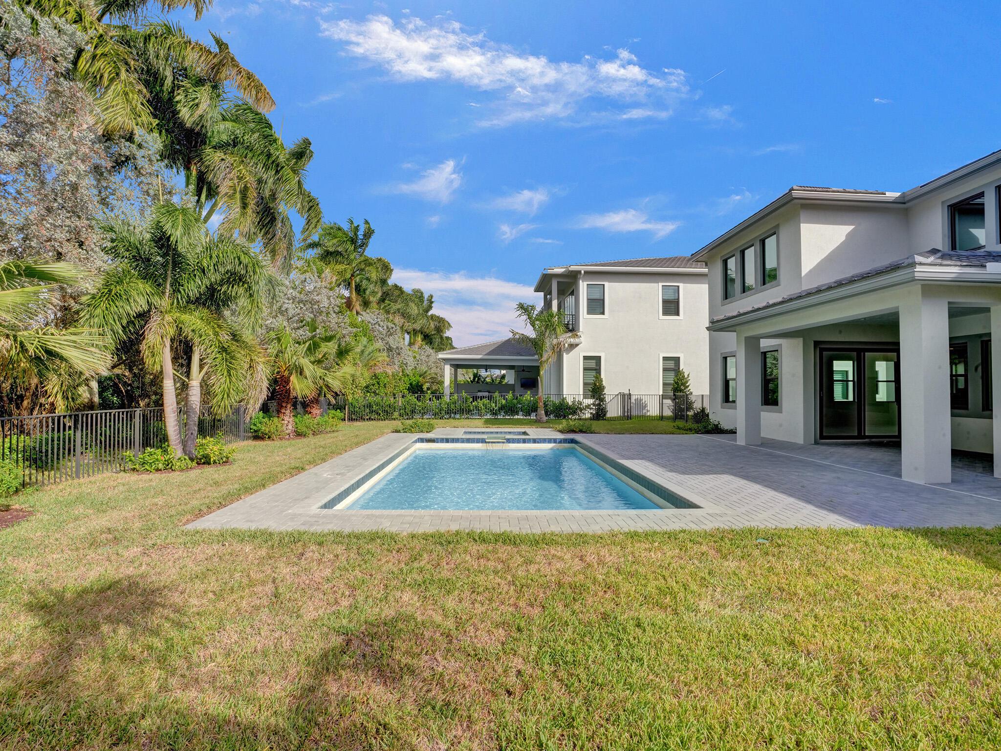 ROYAL PALM POLO - Residential