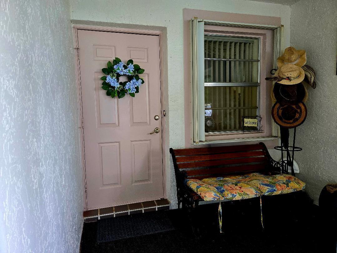 5415 Crystal Anne Drive, West Palm Beach, FL, 33417/$319,900 4 5415 Crystal Anne Drive