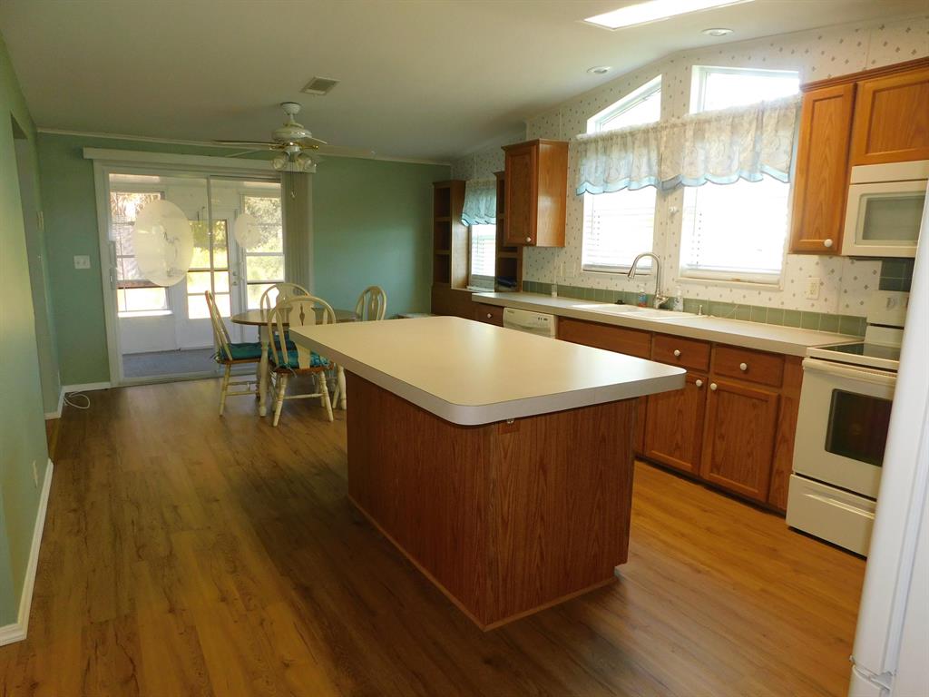 TROPICAL ISLES - Residential