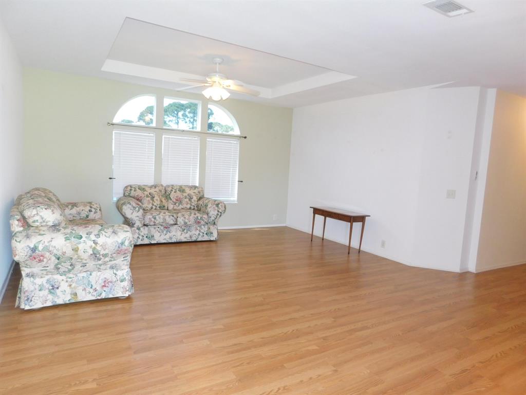 TROPICAL ISLES - Residential