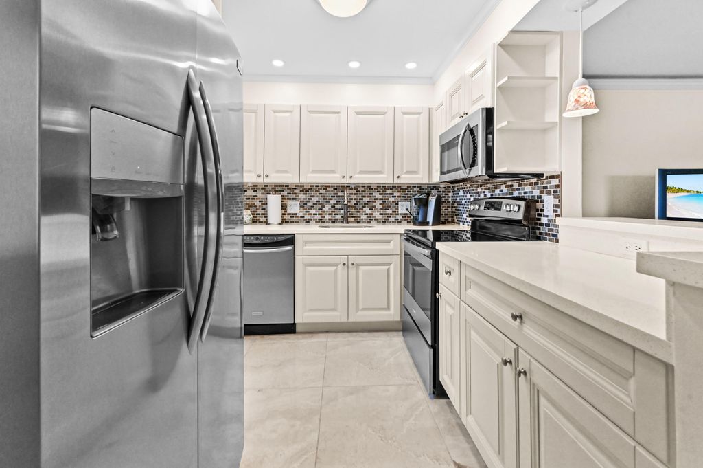 Photo of 205 Flanders E Ln, Delray Beach, FL 33484 (MLS # B26044830)