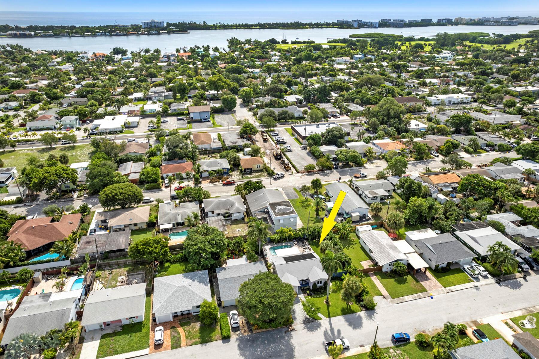 NORTH LAKE WORTH - Residential